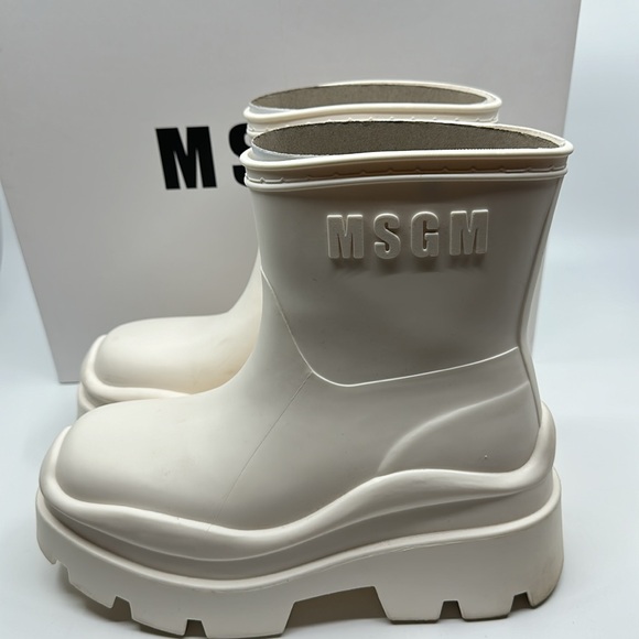 In box MSGM white rubber Carrarma boots, Sz 35 - Picture 5 of 11
